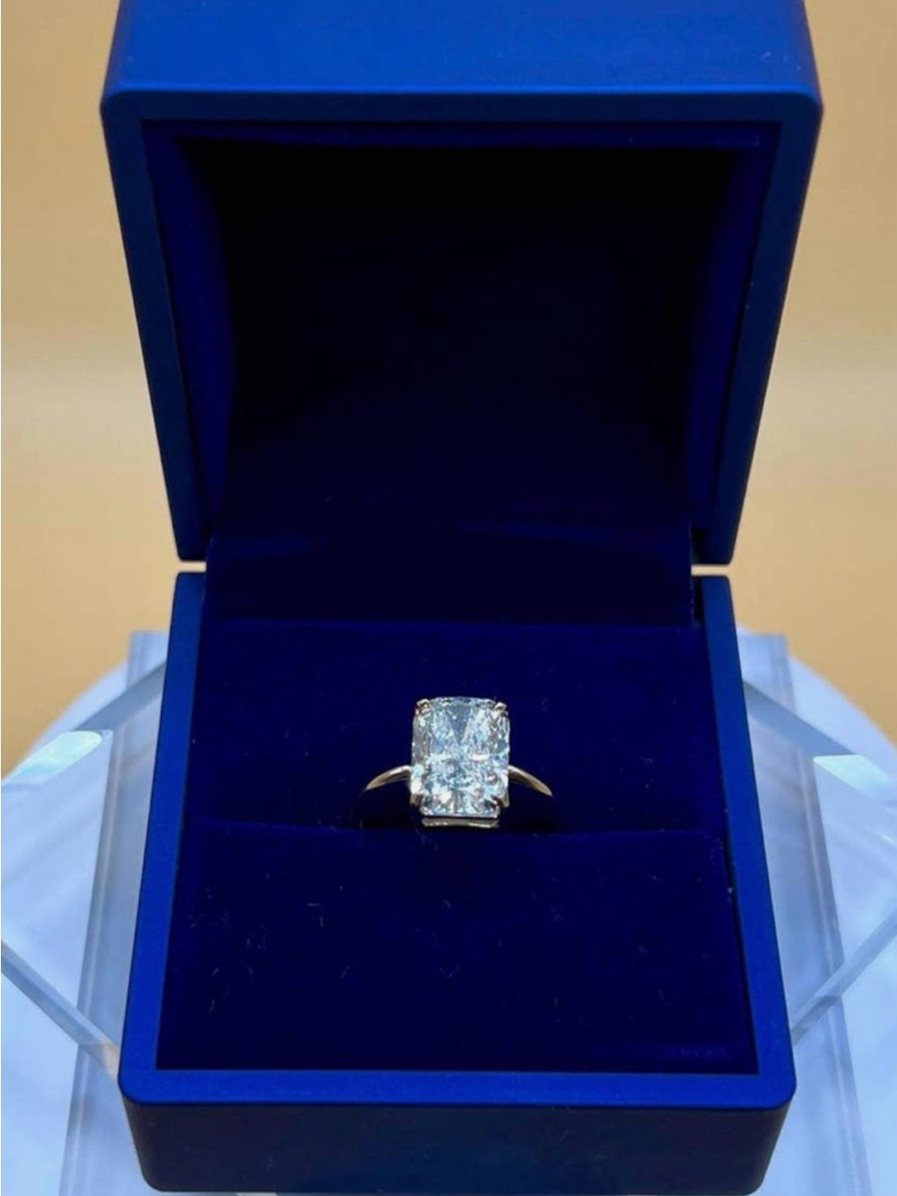 18k Yellow Gold 3ct diamond Ring - Picture 2 of 6